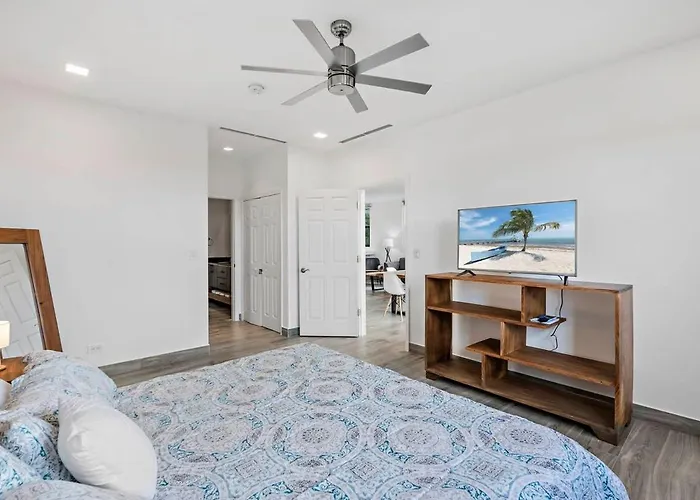 Stunning Top-floor With Sweeping Ocean & Mountain Views & Club Coco