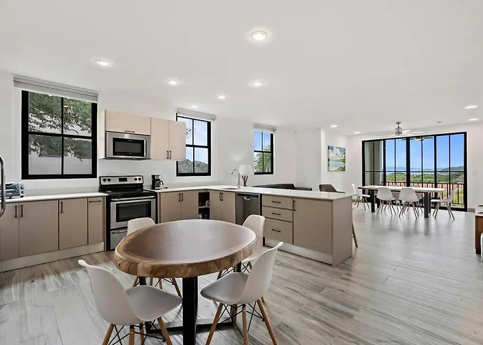 Stunning Top-floor With Sweeping Ocean & Mountain Views & Club Coco