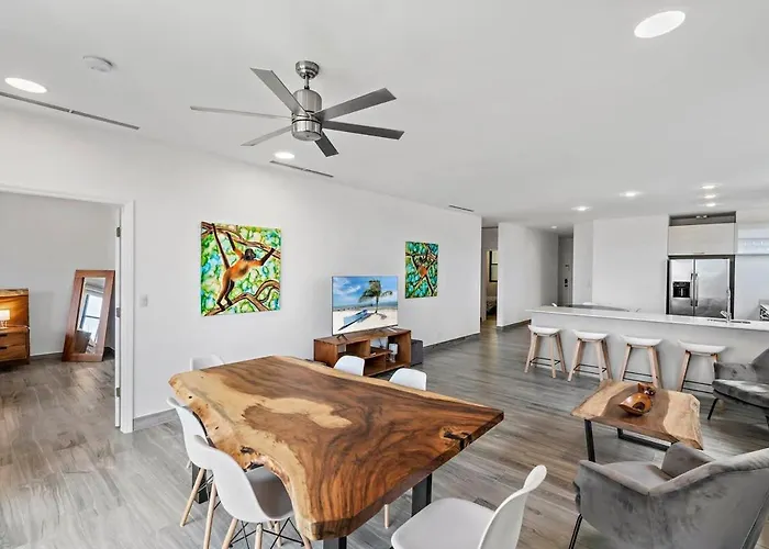 Stunning Top-floor With Sweeping Ocean & Mountain Views & Club *