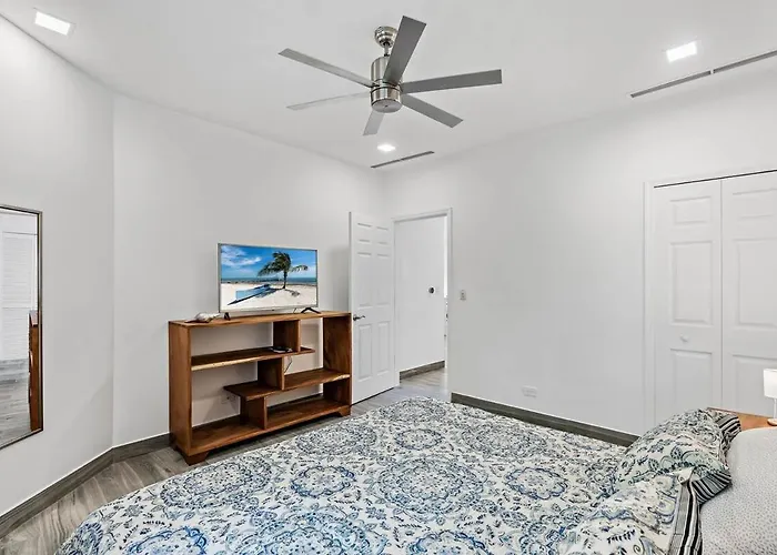 Stunning Top-floor With Sweeping Ocean & Mountain Views & Club * Coco
