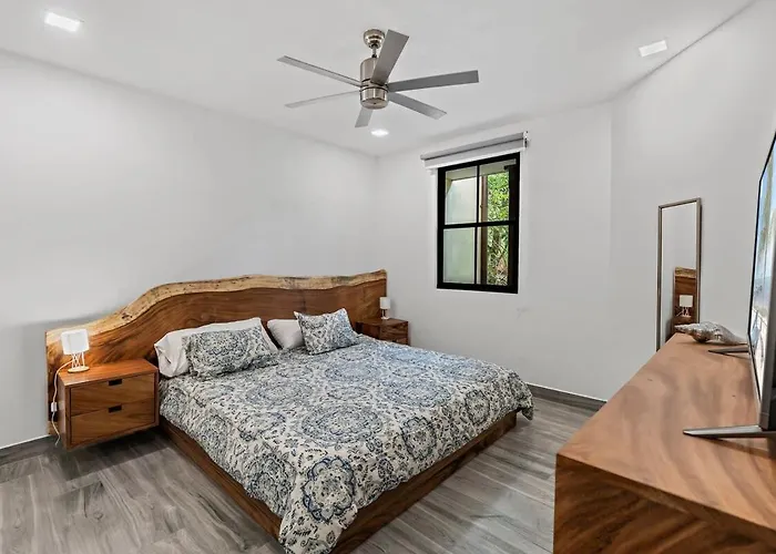 Stunning Top-floor With Sweeping Ocean & Mountain Views & Club Coco