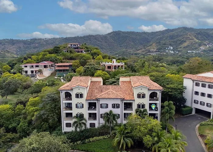 Stunning Top-floor With Sweeping Ocean & Mountain Views & Club Сasa de vacaciones *