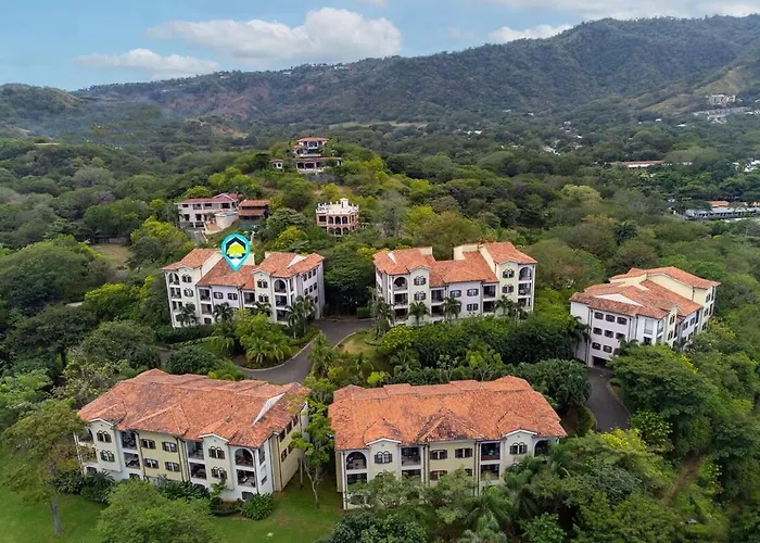 Stunning Top-floor With Sweeping Ocean & Mountain Views & Club Сasa de vacaciones *