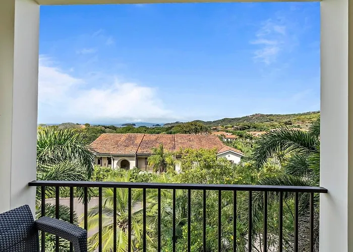 Stunning Top-floor With Sweeping Ocean & Mountain Views & Club Сasa de vacaciones *